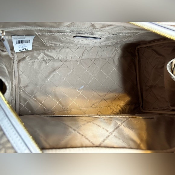 Michael Kors NWT large weekend travel bag. Beautiful Miami style bag so cute - Picture 13 of 16